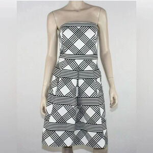 White House Black Market Dress White Strapless Geometric Pockets Size 2 Pockets